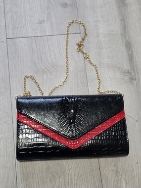 Black and Red Croc-Texture Chain Crossbody Clutch